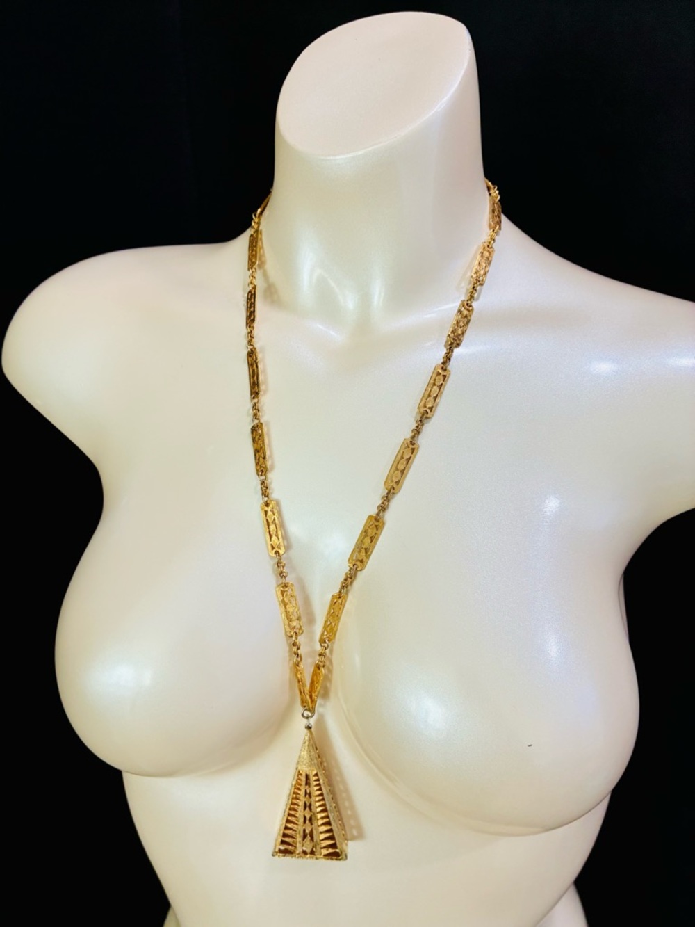 VTG Retro Gold-Tone Long Pyramid Pendant Necklace with Geometric Tassel